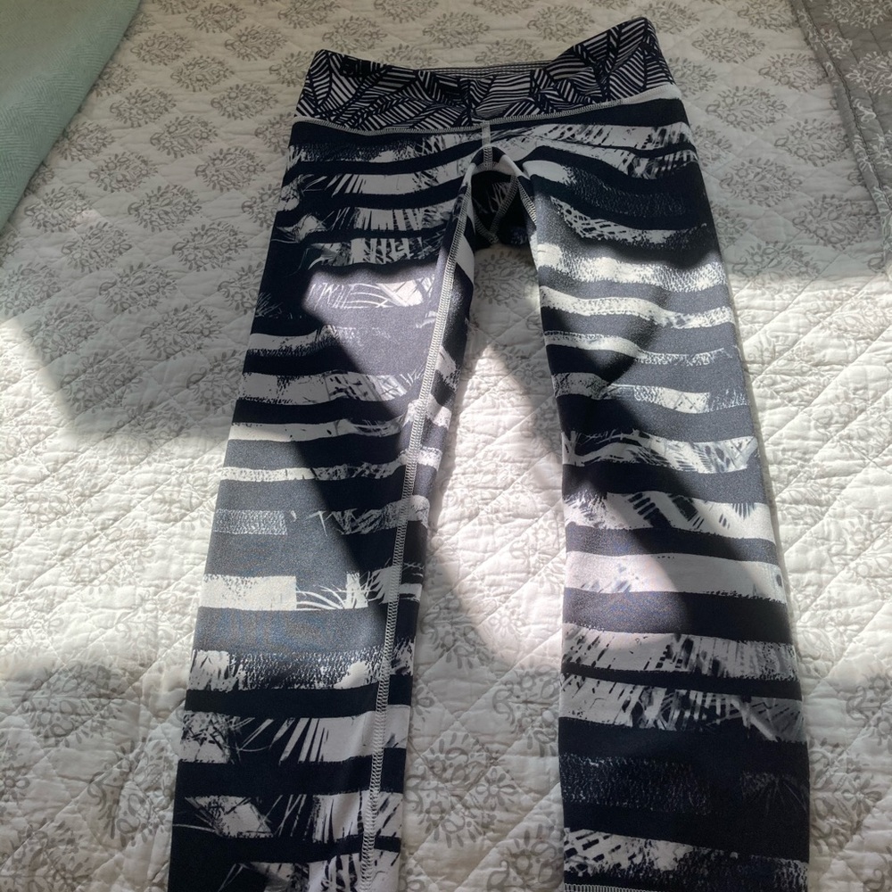 Lululemon yoga pans, no tags, size 4